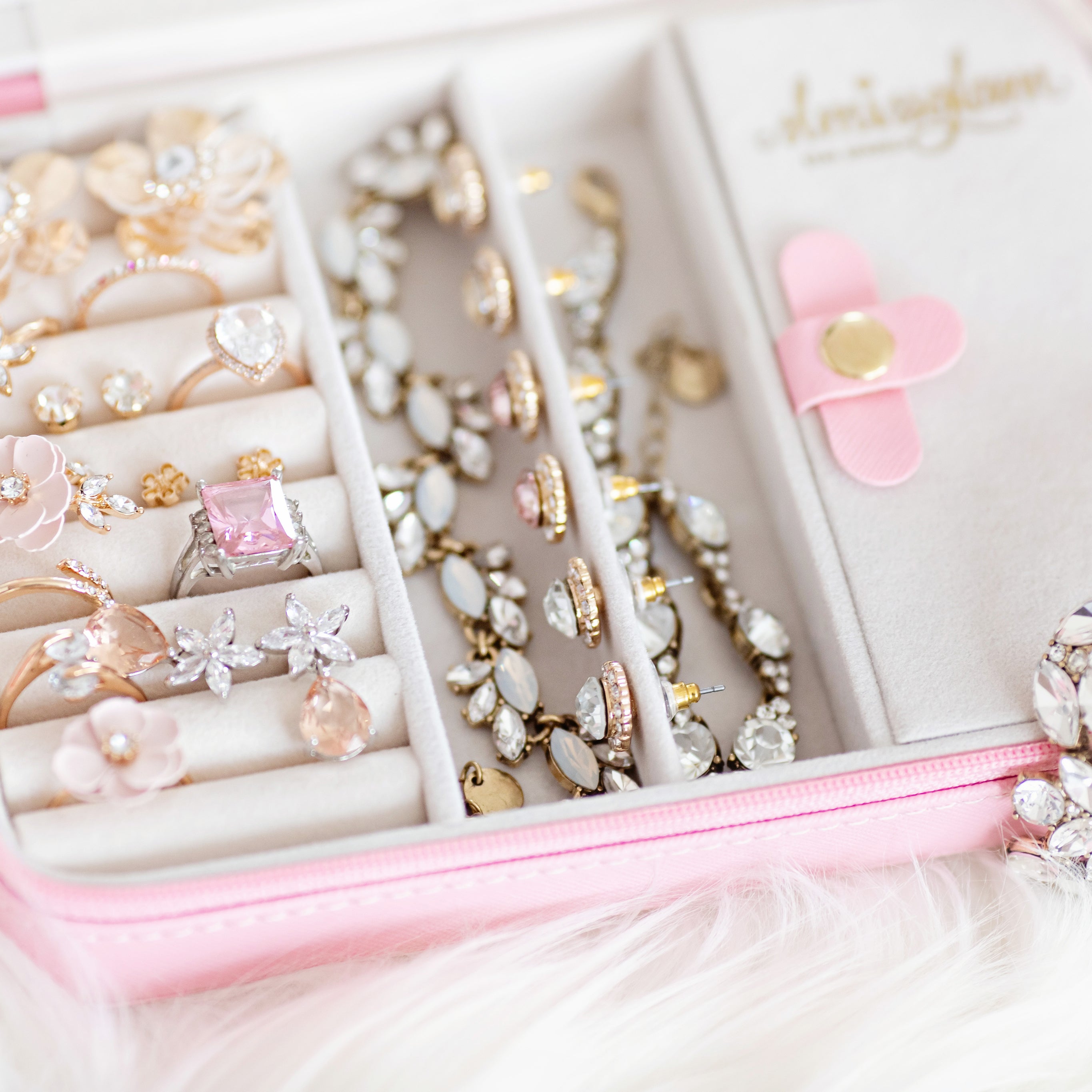 Be Beautiful Jewelry Case